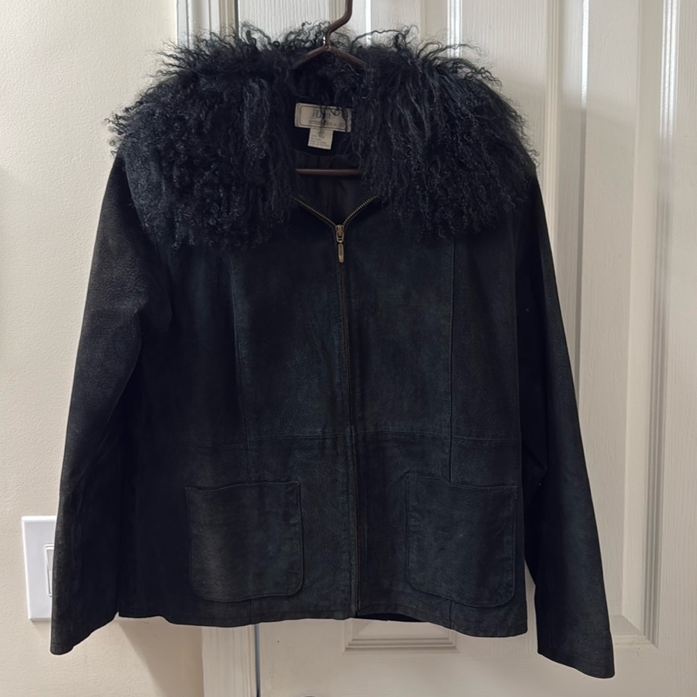 Ladies 100% suede jacket, black, full zipper, faux curly collar